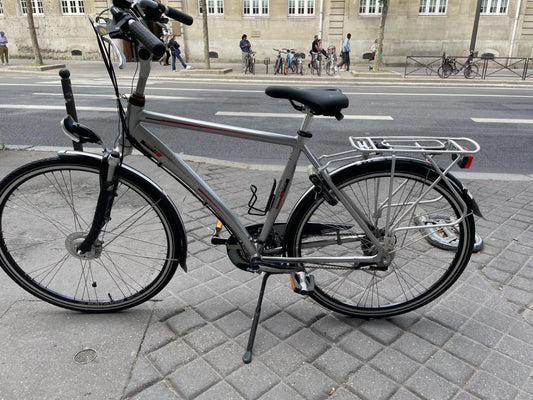 Occasion : Batavus Vélo tout chemin , cadre h, alu. 54cm, 3X9 vitesses - dérailleur Shimano déore, Frein Roller brake Shimano, Garde - chaîne.