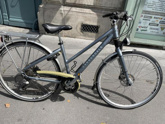 Occasion : Cannondale, Cadre alu., 50cm, 3X9 Vitesses sur dérailleur isque, Dynamo dans moyeu, Fourche system integrationShimano déore,Frein d