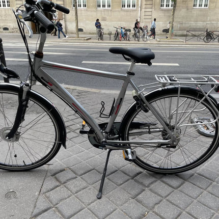 Occasion : Batavus Vélo tout chemin , cadre h, alu. 54cm, 3X9 vitesses - dérailleur Shimano déore, Frein Roller brake Shimano, Garde - chaîne.