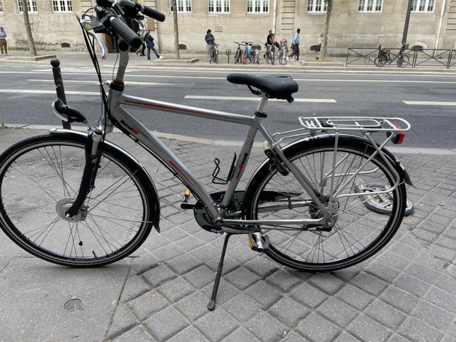 Occasion : Batavus Vélo tout chemin , cadre h, alu. 54cm, 3X9 vitesses - dérailleur Shimano déore, Frein Roller brake Shimano, Garde - chaîne.