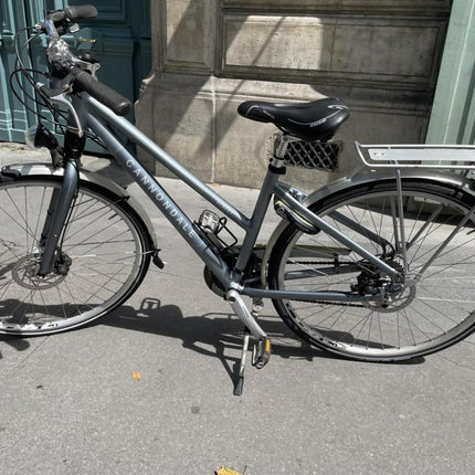 Occasion : Cannondale, Cadre alu., 50cm, 3X9 Vitesses sur dérailleur isque, Dynamo dans moyeu, Fourche system integrationShimano déore,Frein d