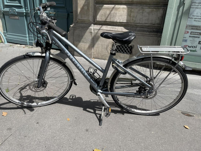 Occasion : Cannondale, Cadre alu., 50cm, 3X9 Vitesses sur dérailleur isque, Dynamo dans moyeu, Fourche system integrationShimano déore,Frein d