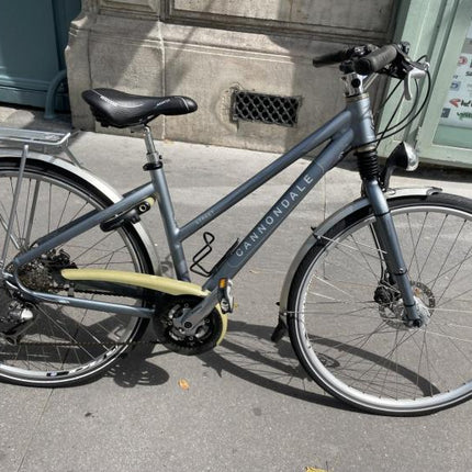 Occasion : Cannondale, Cadre alu., 50cm, 3X9 Vitesses sur dérailleur isque, Dynamo dans moyeu, Fourche system integrationShimano déore,Frein d