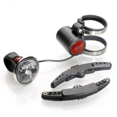 Reelight SL 500 Feu arrière qui fonction SL 500 de Reelight est un éclairage sans piles qui fonctionne grâce à un champ électro-magnétique provenant de ses 2 aimants néodymium.