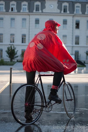 La Cape de pluie SPAD DE VILLE FULAP est la protection de pluie la plus efficace et la plus pratique du marché